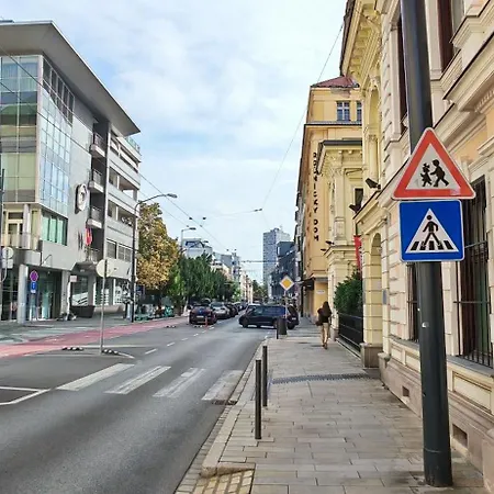 Historic Apartments Bratislava Old Town דירה *