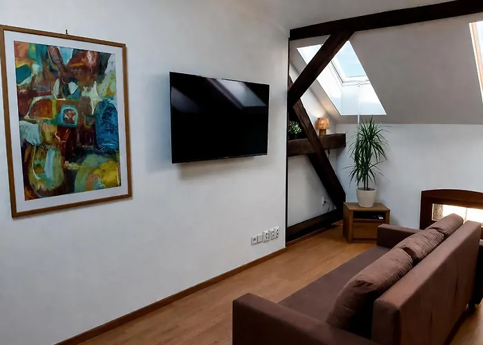 Historic Attic Old Town Daire *