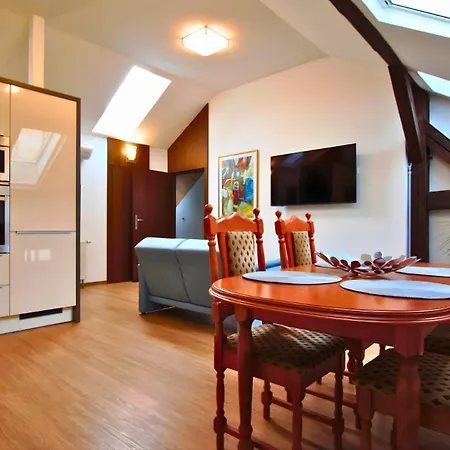 Apartamento Historic Attic Old Town