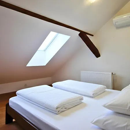 Historic Attic Old Town *