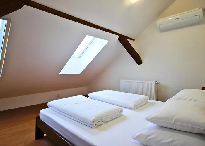 Historic Attic Old Town *